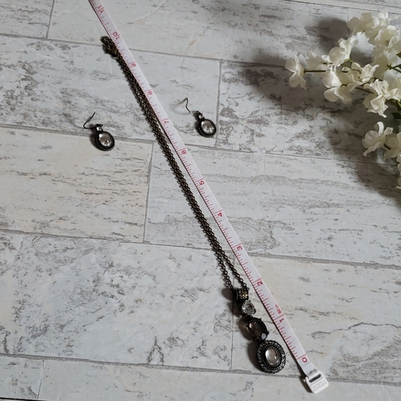 3/$15 Dark jewelry set. Necklace and earrings - Picture 4 of 4